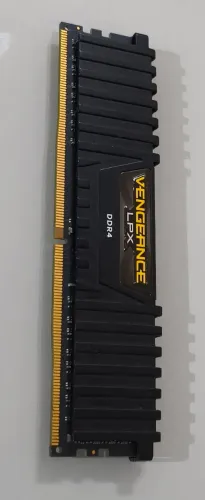 Memória RAM Corsair Vengeance LPX 8GB DDR4 2400MHz (Para PC Desktop)