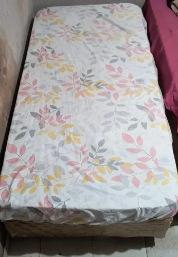 Vendo cama box com colchão - Solteiro - usada