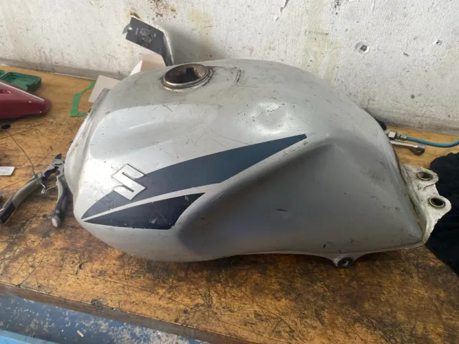 Tanque de Yes 125