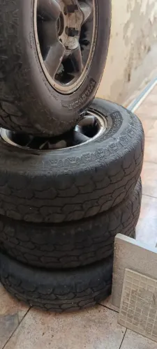 04 Pneus 235/75R15, e 04 rodas, 6x114 mm