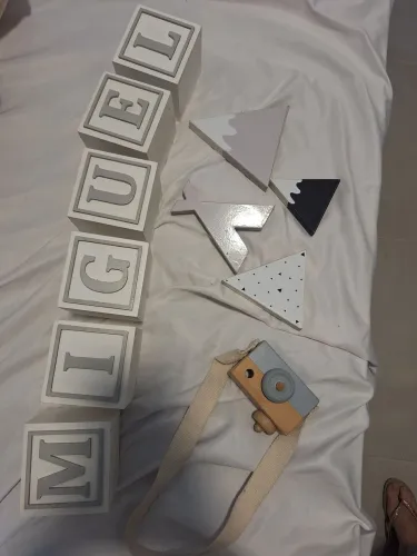 Decoração quarto nome Miguel e cabeceira cinza