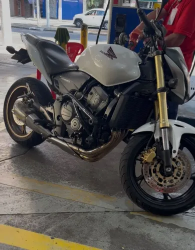 Hornet 2013 branca