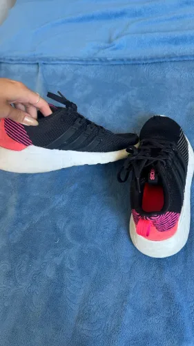 Tênis adidas