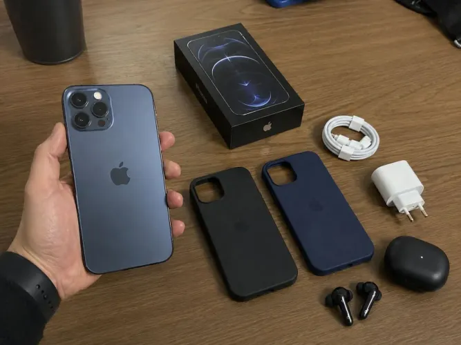 Iphone 12 pro Max Semi novo bateria 89% 256gb + fone sem fio + carregador + 2 capinha