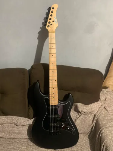 Guitarra sts100 + Caixa Borne Strike G30
