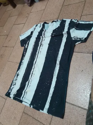 Camisa preta e branca M