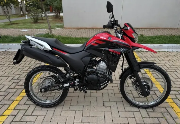 XTZ 250 LANDER 2024