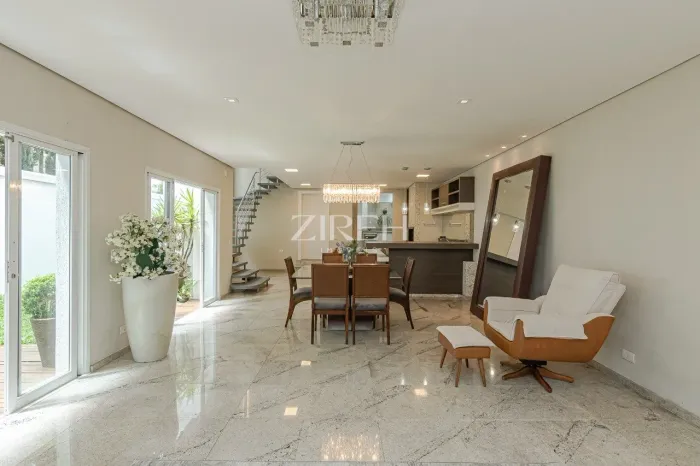 CASA À VENDA O ÁGUA VERDE COM 04 SUÍTES E CHURRASQUEIRA