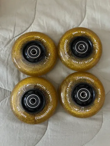 JOGO DE RODAS GLITTER LED SPECIAL DOURADA 80MM/85A + rolamento ABEC-9
