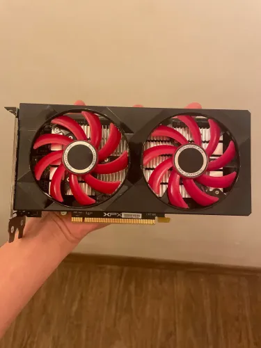 PLACA DE VÍDEO, RX 550 4G , FUNCIONAL PARA TRABALHO ( Não é recomendada para jogos )