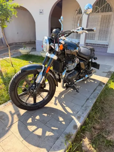 Super Meteor 650 customizada