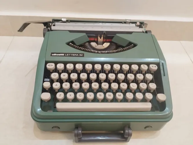 Máquina de escrever - olivetti Lettera 82