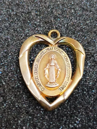 medalha no formato de coração nossa Senhora das graças<br>R$ 16,80 na 1ª compra