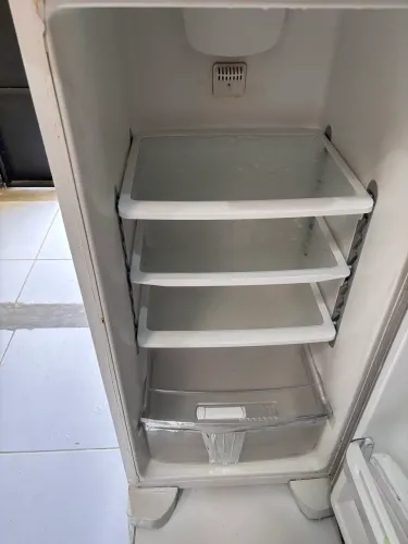 Vende-se geladeira