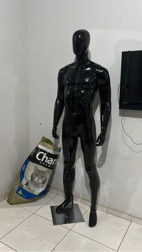 Manequim masculino preto 