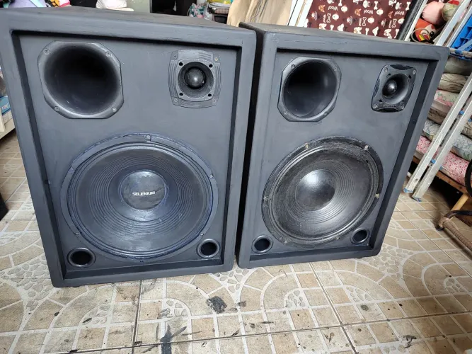 Vendo ou troco par de caixas de som trio novas