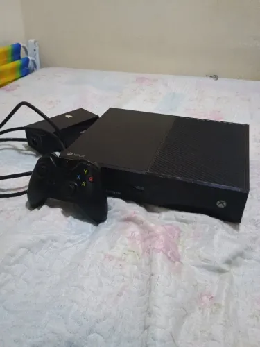 Xbox one Fat 500gb + 1 controle(só funciona no cabo)