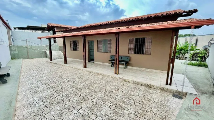 Casa Residencial e Comercial | Bairro Glória | 3 quartos | 1 suíte | 2 vaga | 200m² |Alugu