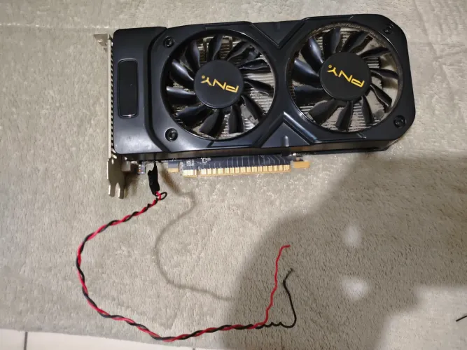 Placa gráfica NVIDIA GeForce GTX 750 (2 GB) PNY