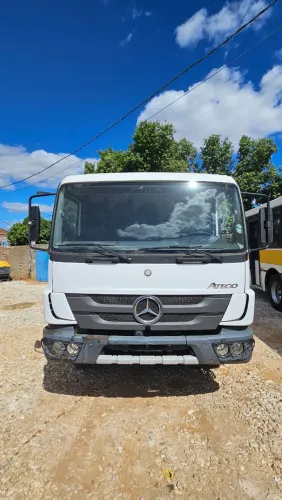 Caminhão Mercedes Atego 1719