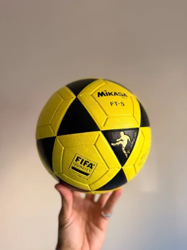Bola Mikaza original amarela e preta