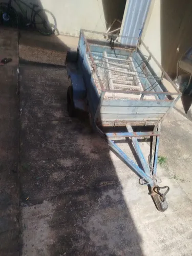 Vende uma carretinha pra moto 