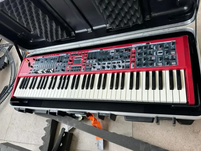 Nord  Stage 4 73