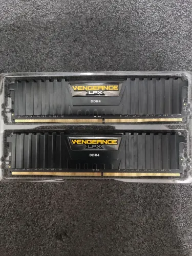 Memória RAM Corsair Vengeance LPX 16GB (2x8GB) DDR4 3000MHz (Com Caixa)