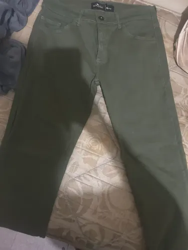 calça jeans verde militar, Nova. Nunca usada.