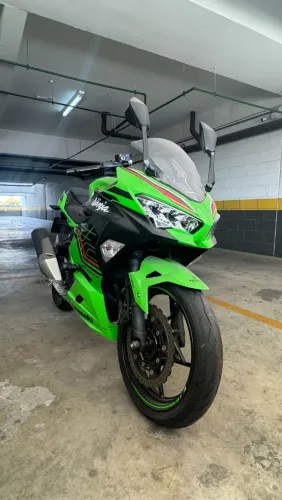 Kawasaki Ninja 400 KRT 2023 único dono