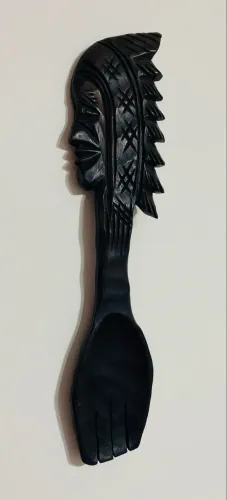 Antiga Escultura de Parede em Madeira Entalhada - Ícone Indígena (Formato Garfo/Colher)
