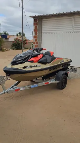 Jet-ski rxp 325 dourado