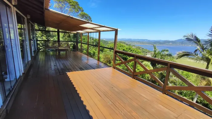 Casa em Condomínio de Luxo na Ferrugem, Garopaba-SC: 3 Quartos, 1 Suite, 2 Salas, 3 Vagas,