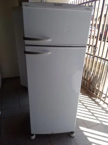 Geladeira Duplex 350 litros marca Dako, funcionando perfeitamente, tensão 110 volts