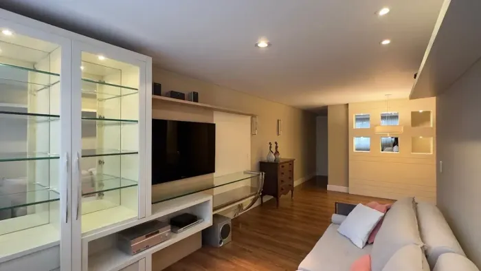 Imóvel para aluguel possui 126 metros quadrados com 3 quartos em Água Verde - Curitiba - P