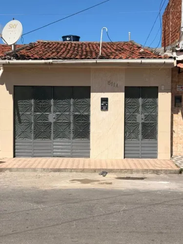 Alugasse casa ampla reformada, rua principal