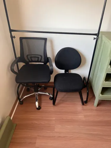 VENDO CONJUNTO DE MÓVEIS + CADEIRAS