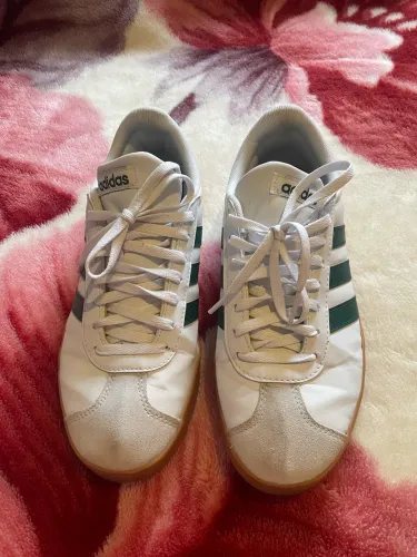 Tênis adidas original R$ 180,00