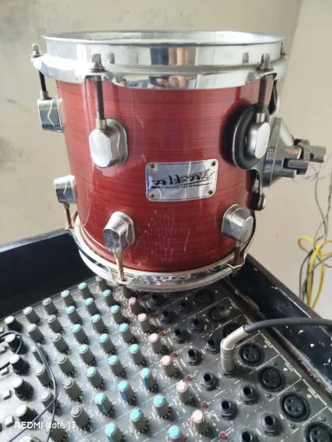 Vendo um tom de bateria de 8 albA