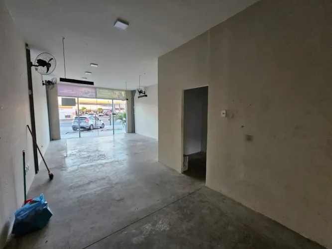 Loja para aluguel tem 50 metros quadrados em Stella Maris - Salvador - BA