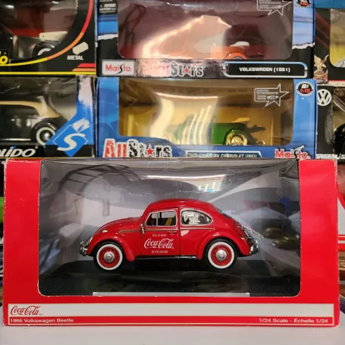 Fusca Miniatura Motorcity Classics - Volkswagen Beetle 1966 Coca-Cola