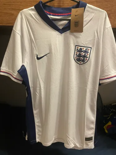 Camisa Inglaterra na etiqueta
