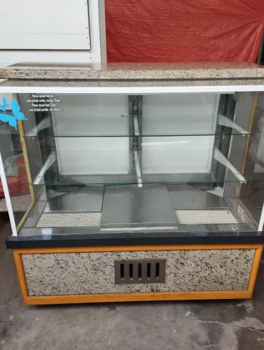 Expositor de bolos refrigerado