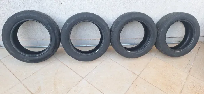 4 (quatro) pneus meia-vida 205/55 aro 16