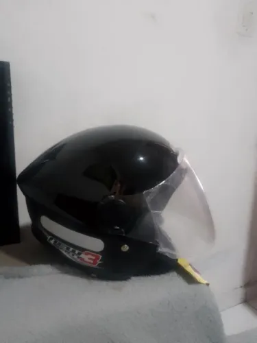 Capacete aberto
