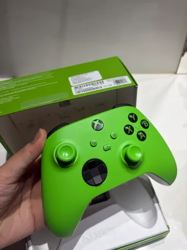 VENDO CONTROLE DE XBOX NA COR VERDE RS 490 - usado apenas 1 vez
