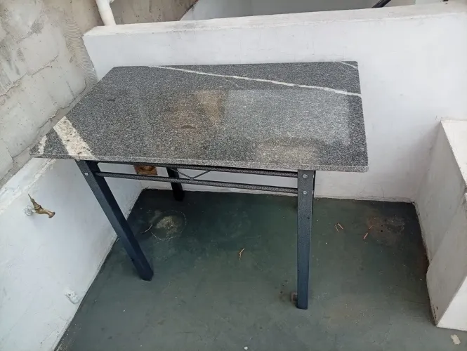 Mesa de Ferro e granito