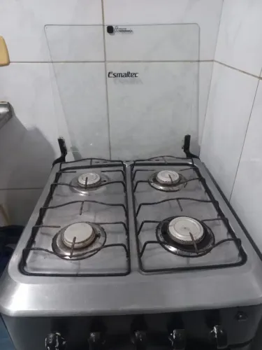 Fogão Esmaltec 4 bocas - Usado (TODAS AS BOCAS E O FORNO FUNCIONANDO)