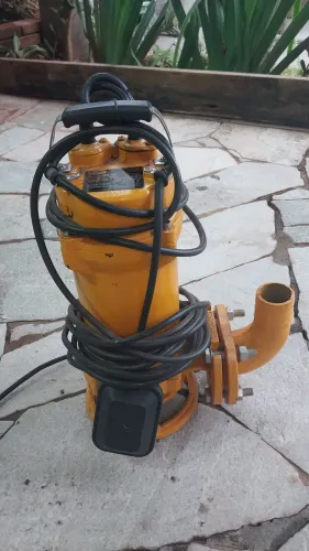 Bomba submersivel sem uso