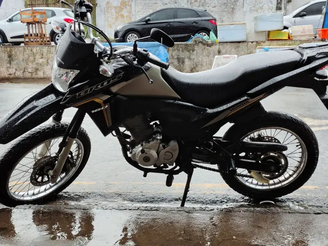 Vende-se uma moto Bros 20mil